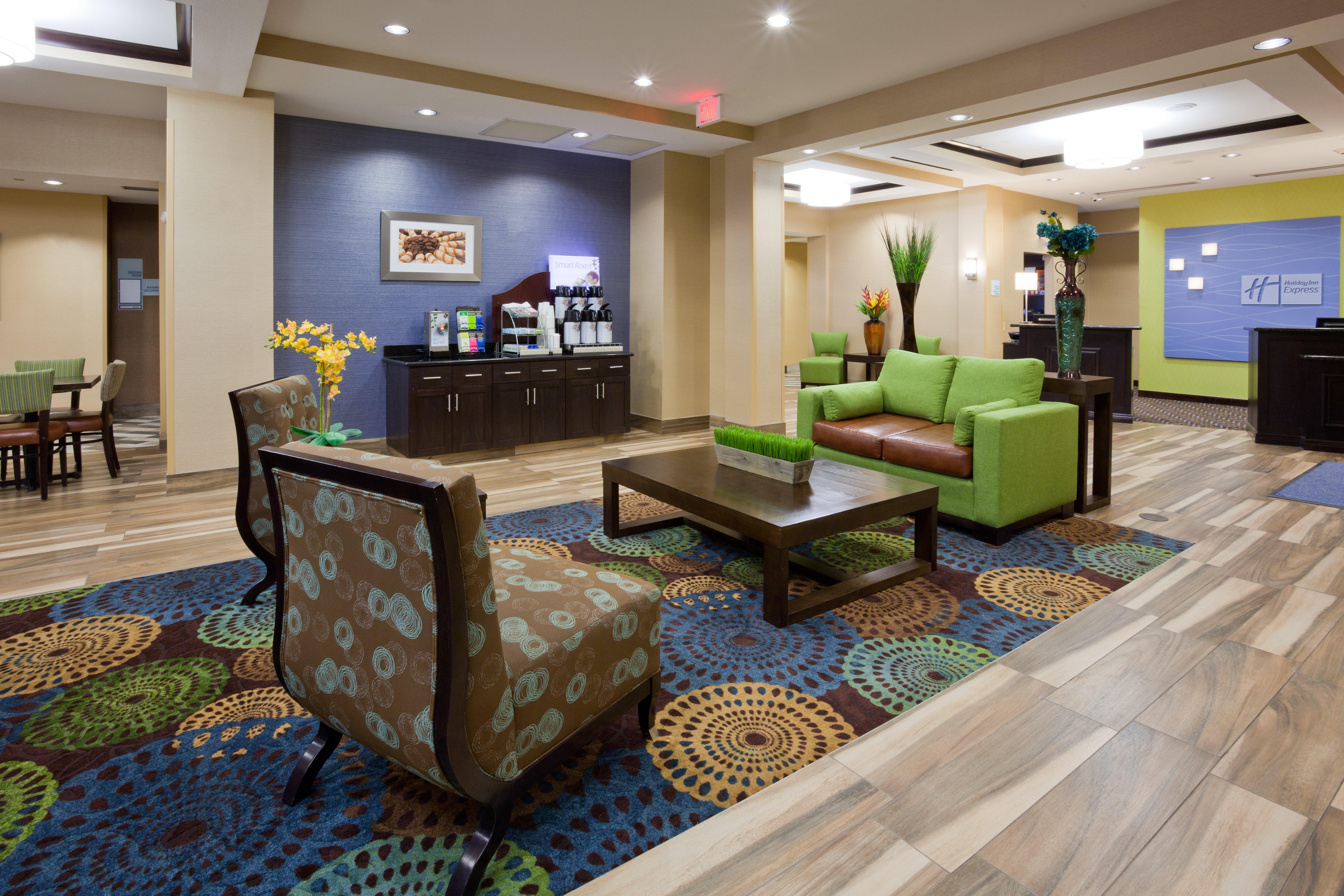 Holiday Inn Express & Suites Fort Dodge By Ihg Екстериор снимка