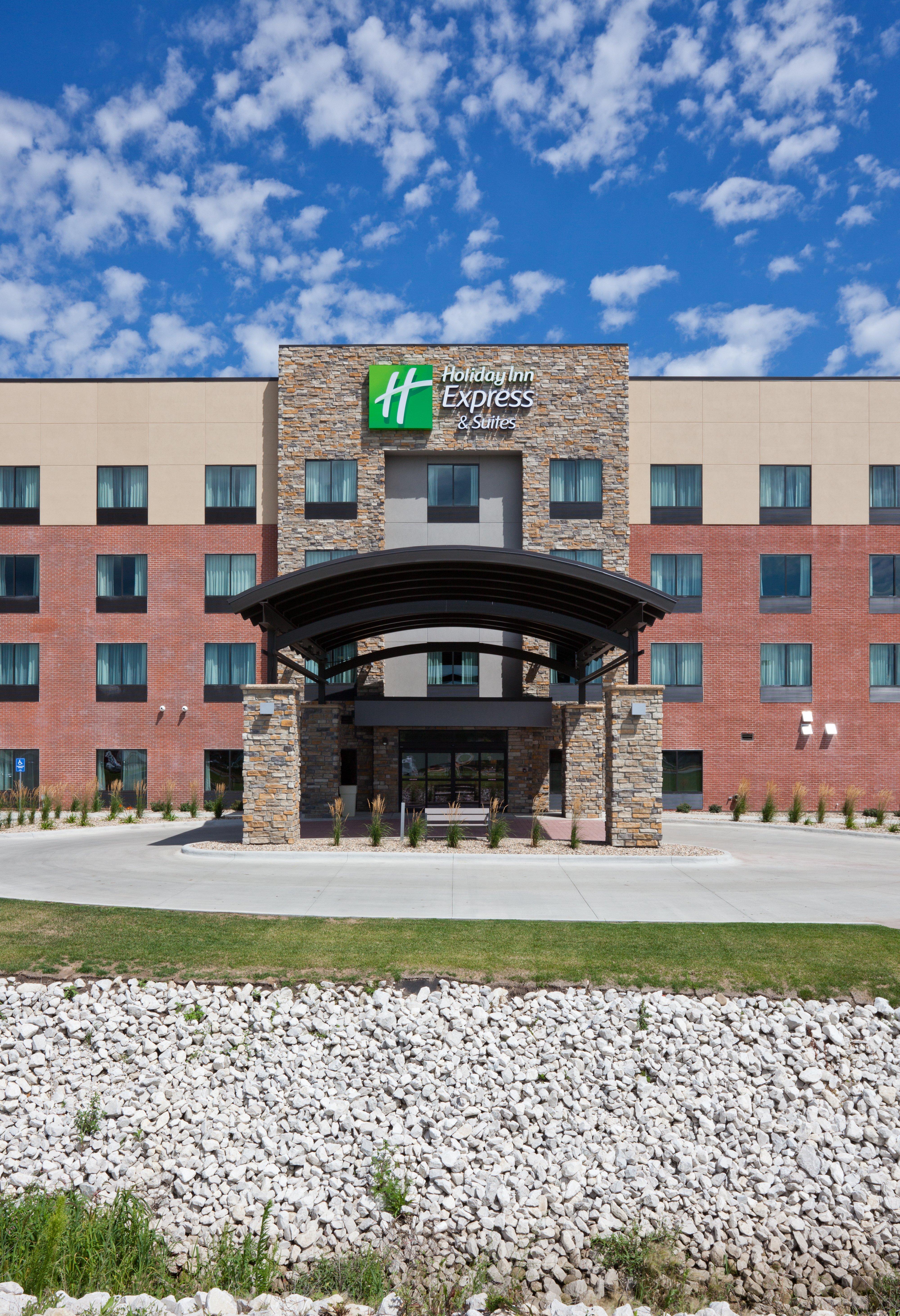 Holiday Inn Express & Suites Fort Dodge By Ihg Екстериор снимка