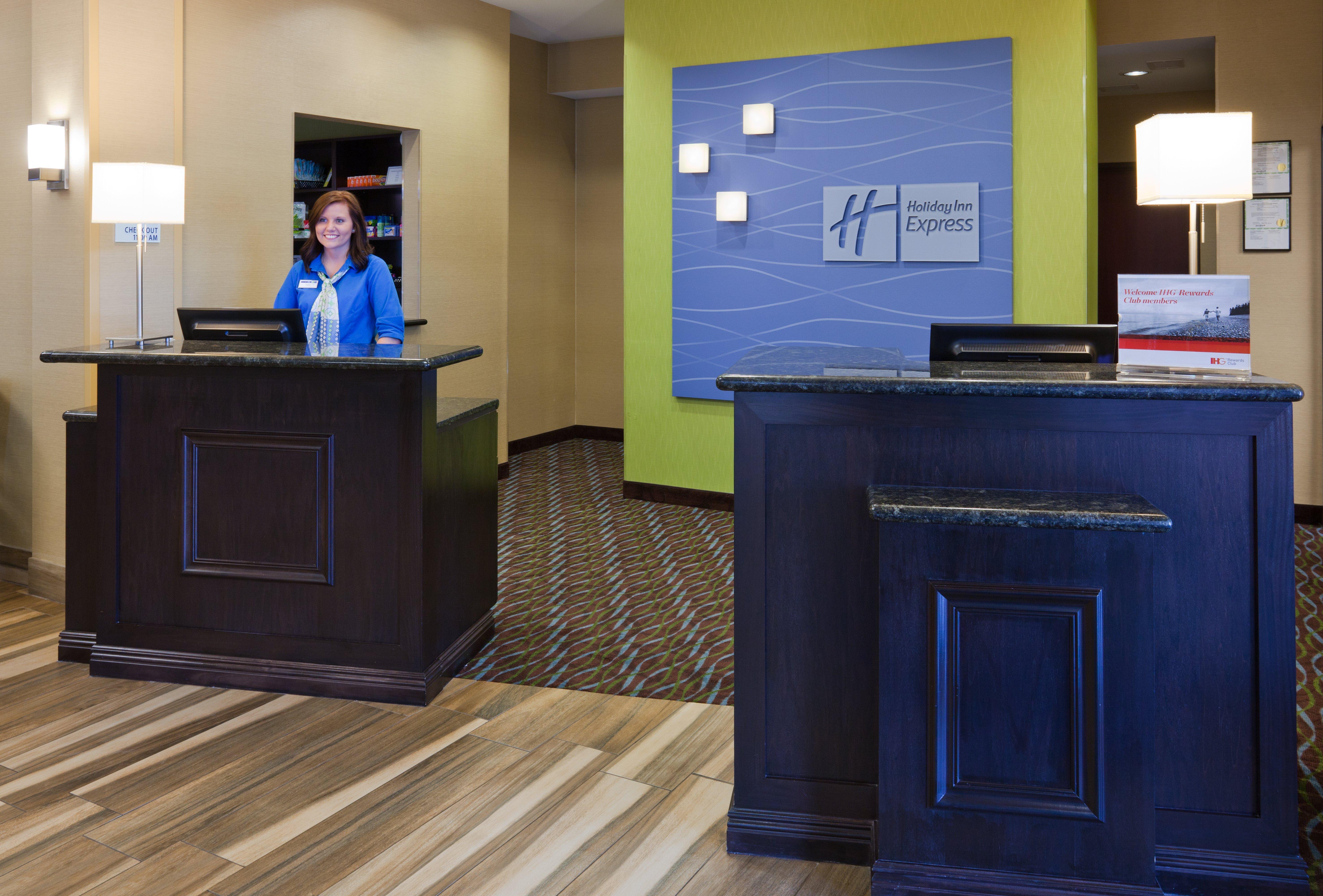 Holiday Inn Express & Suites Fort Dodge By Ihg Екстериор снимка