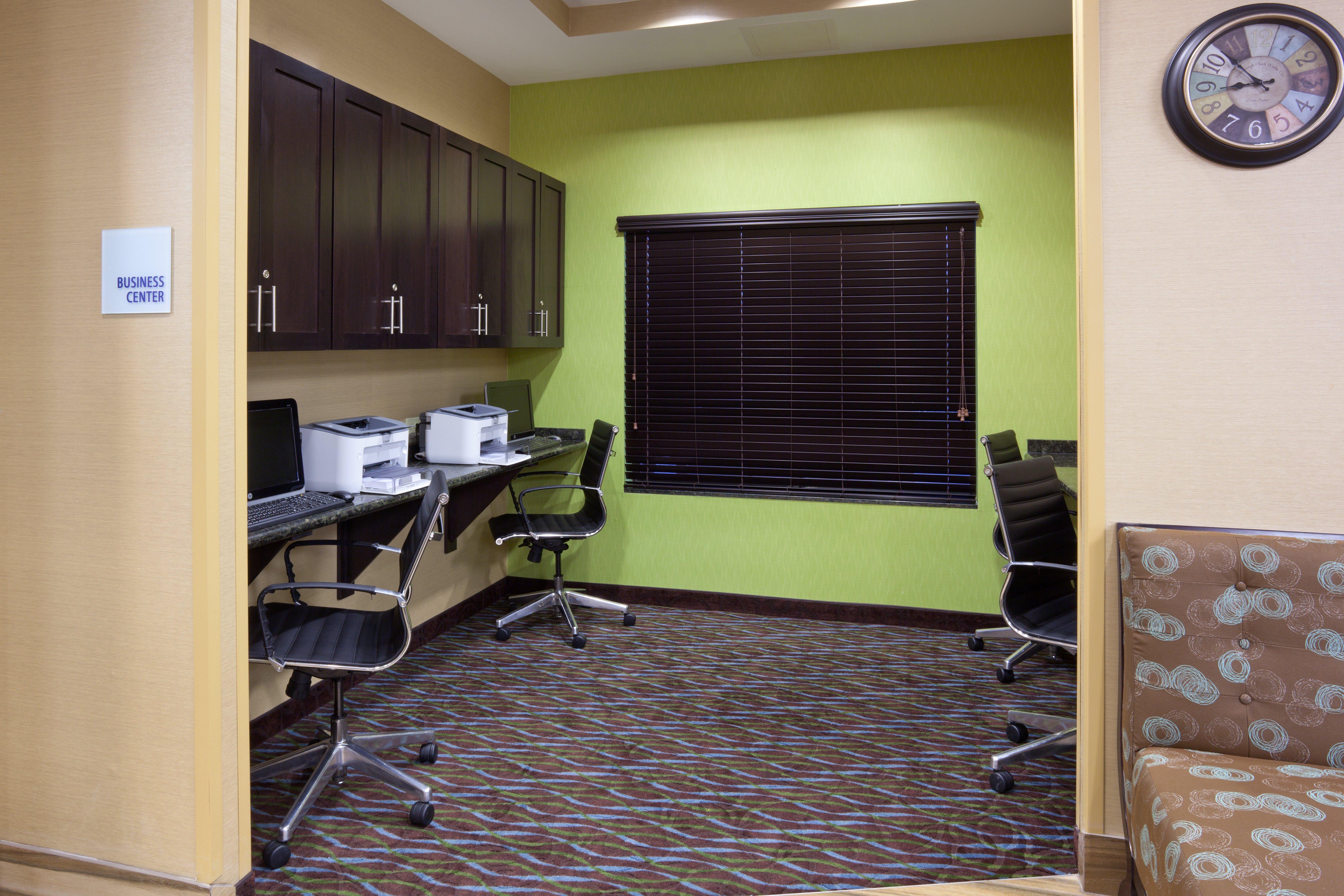 Holiday Inn Express & Suites Fort Dodge By Ihg Екстериор снимка