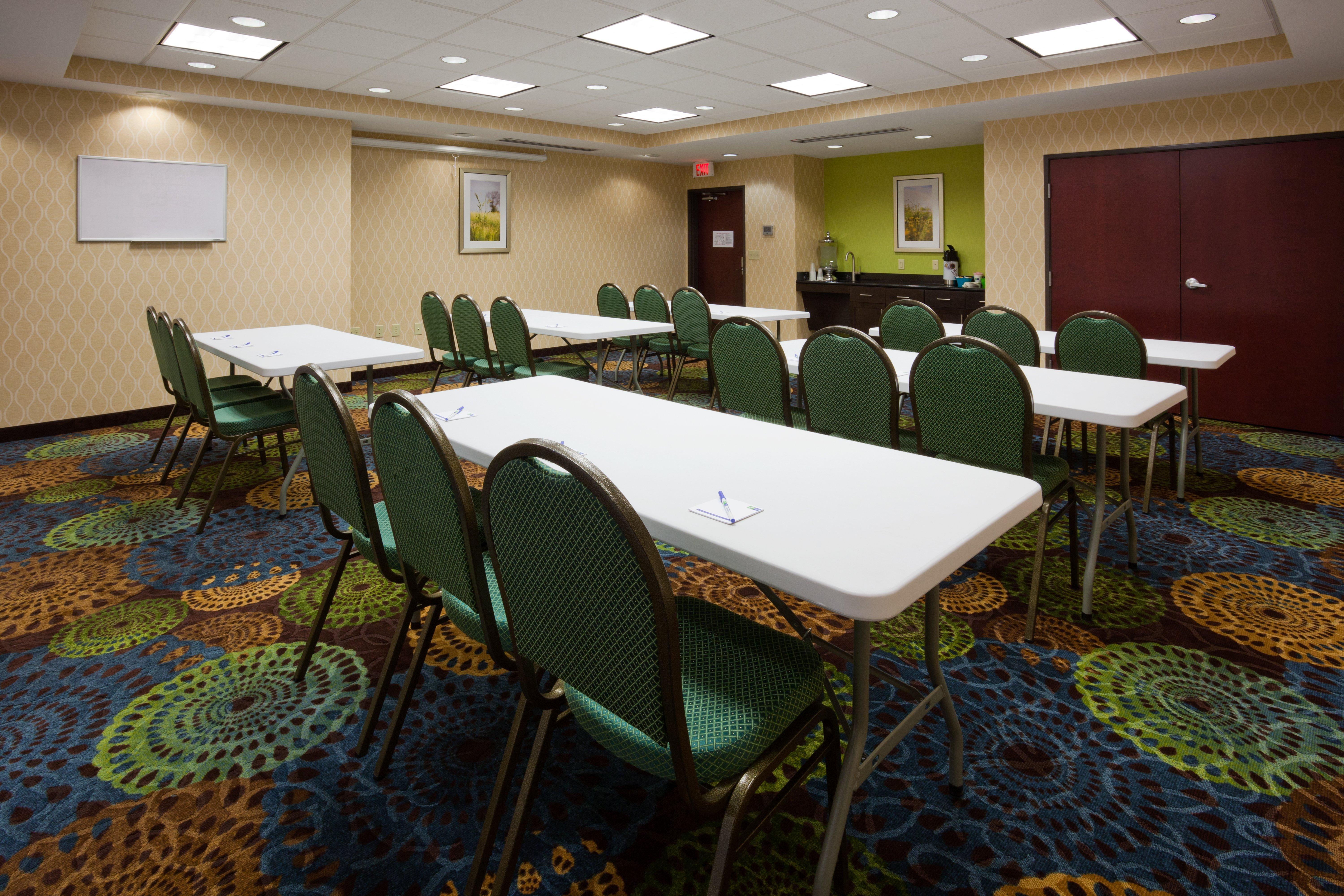 Holiday Inn Express & Suites Fort Dodge By Ihg Екстериор снимка