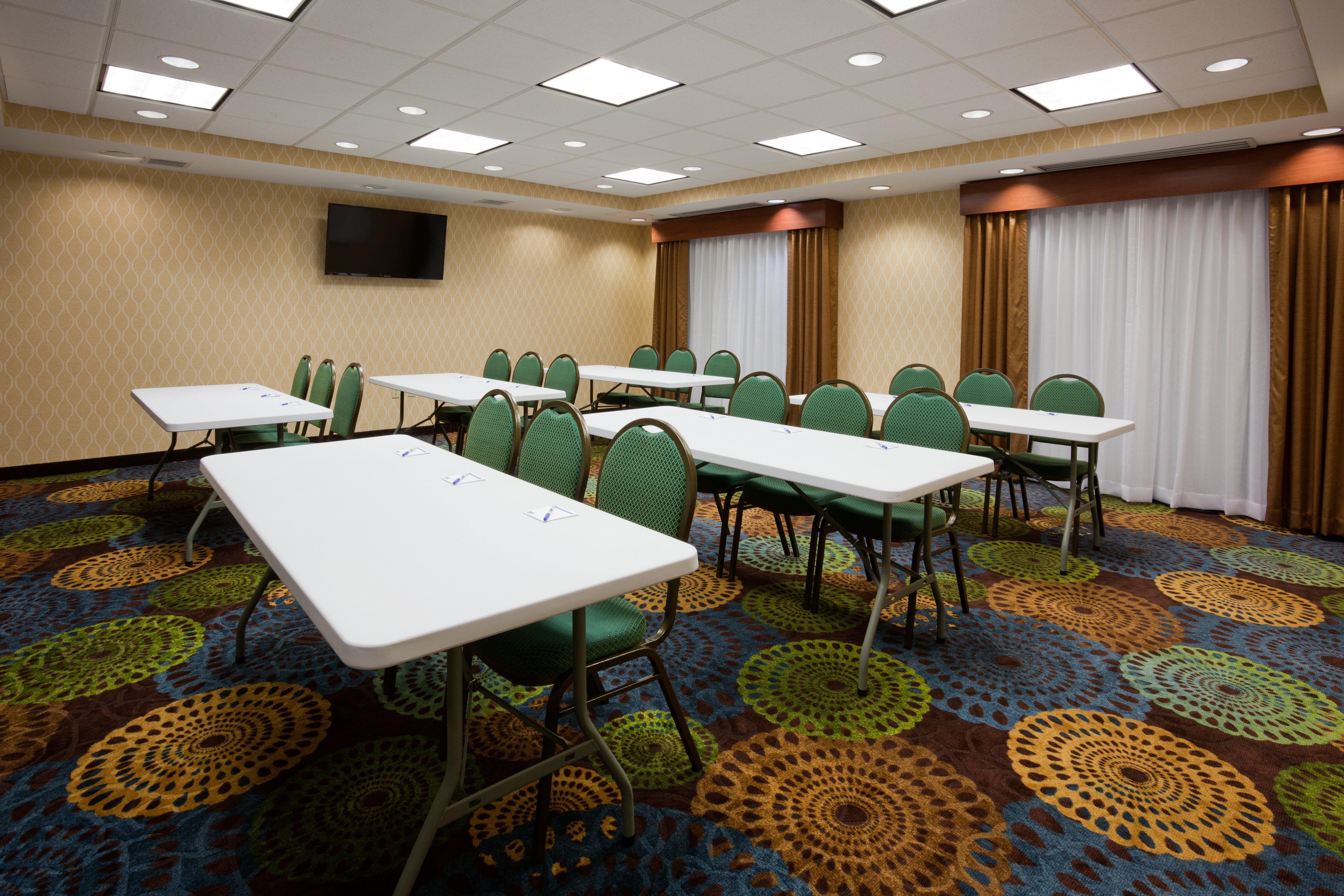 Holiday Inn Express & Suites Fort Dodge By Ihg Екстериор снимка