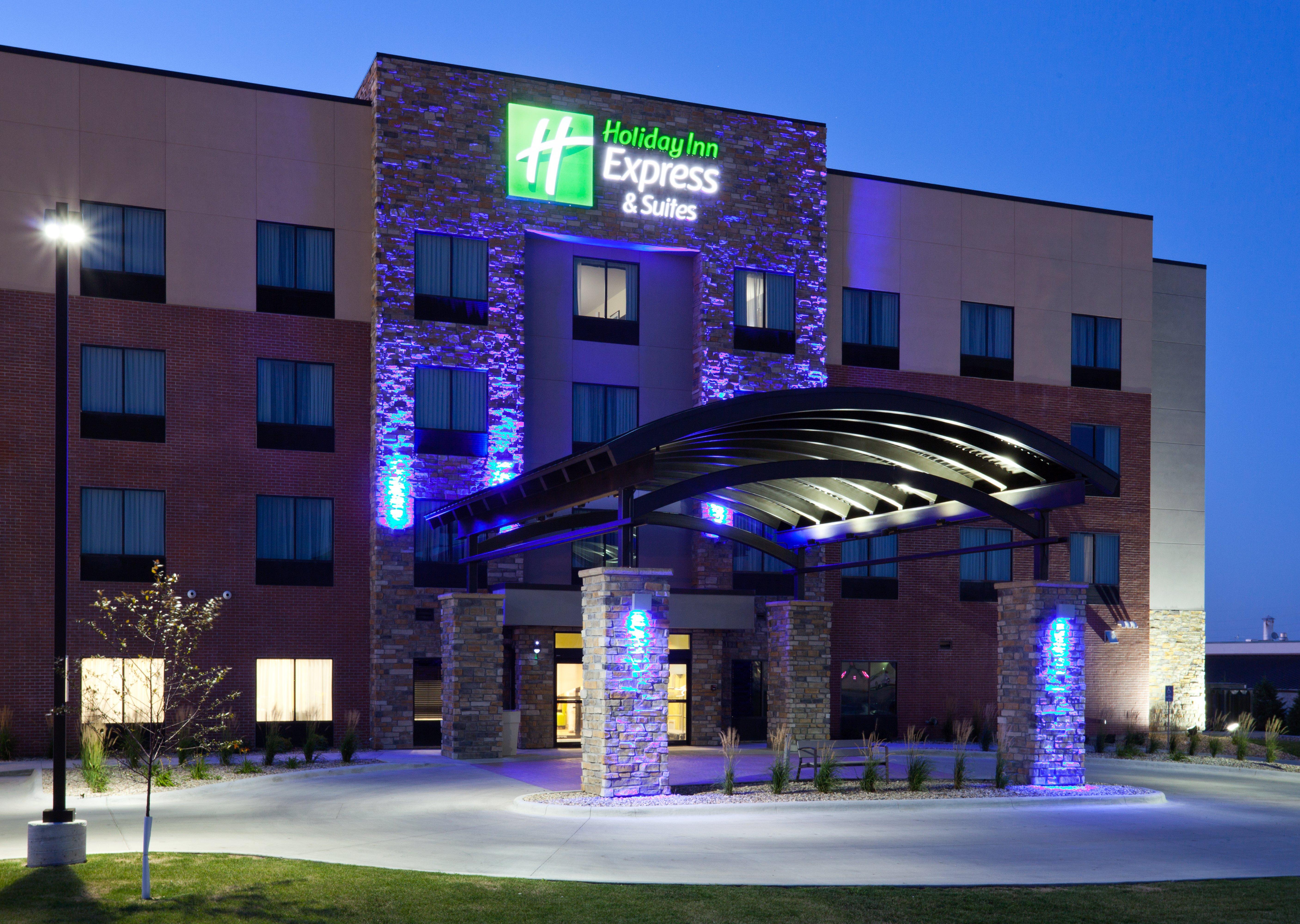 Holiday Inn Express & Suites Fort Dodge By Ihg Екстериор снимка