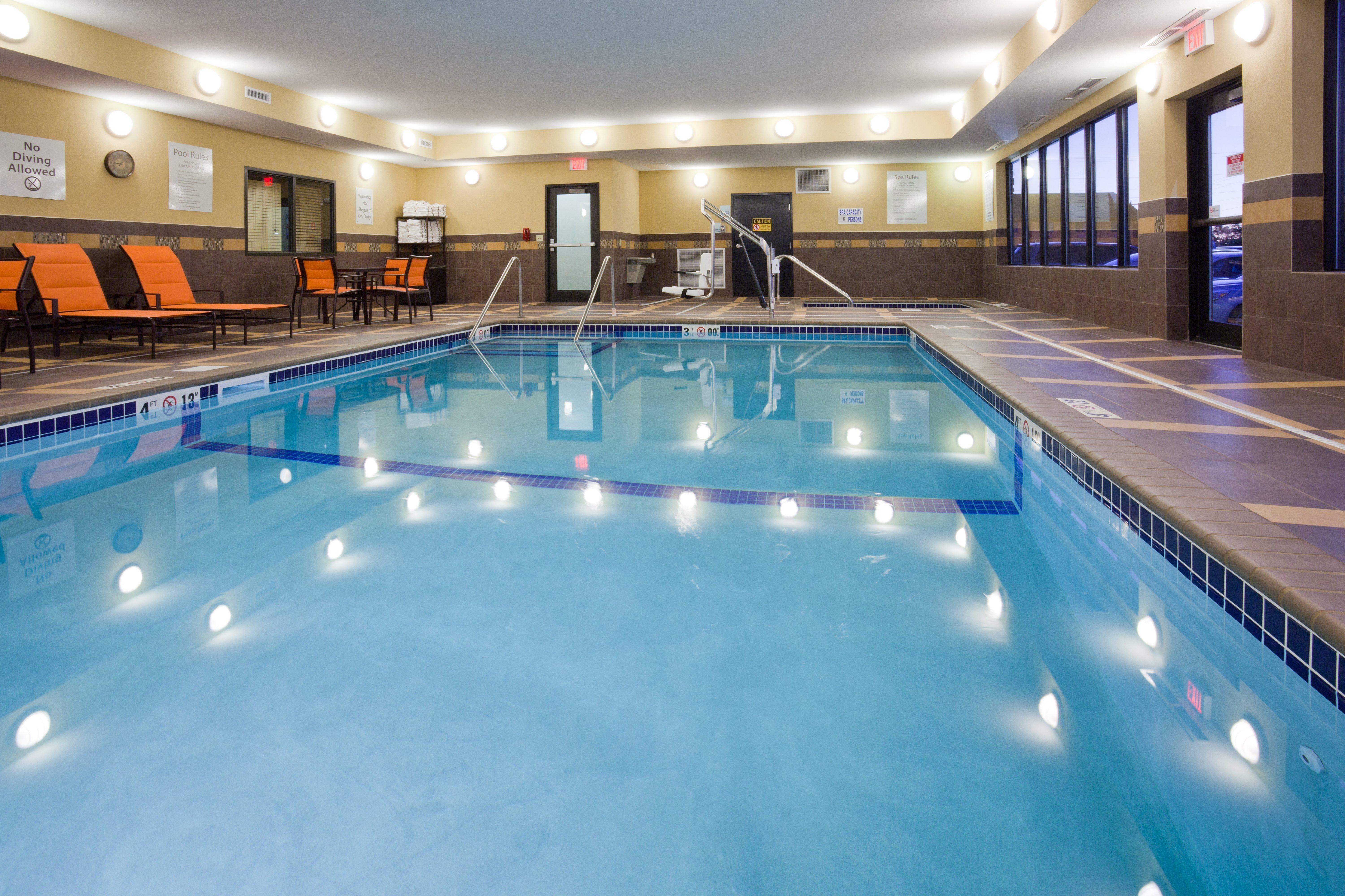 Holiday Inn Express & Suites Fort Dodge By Ihg Екстериор снимка
