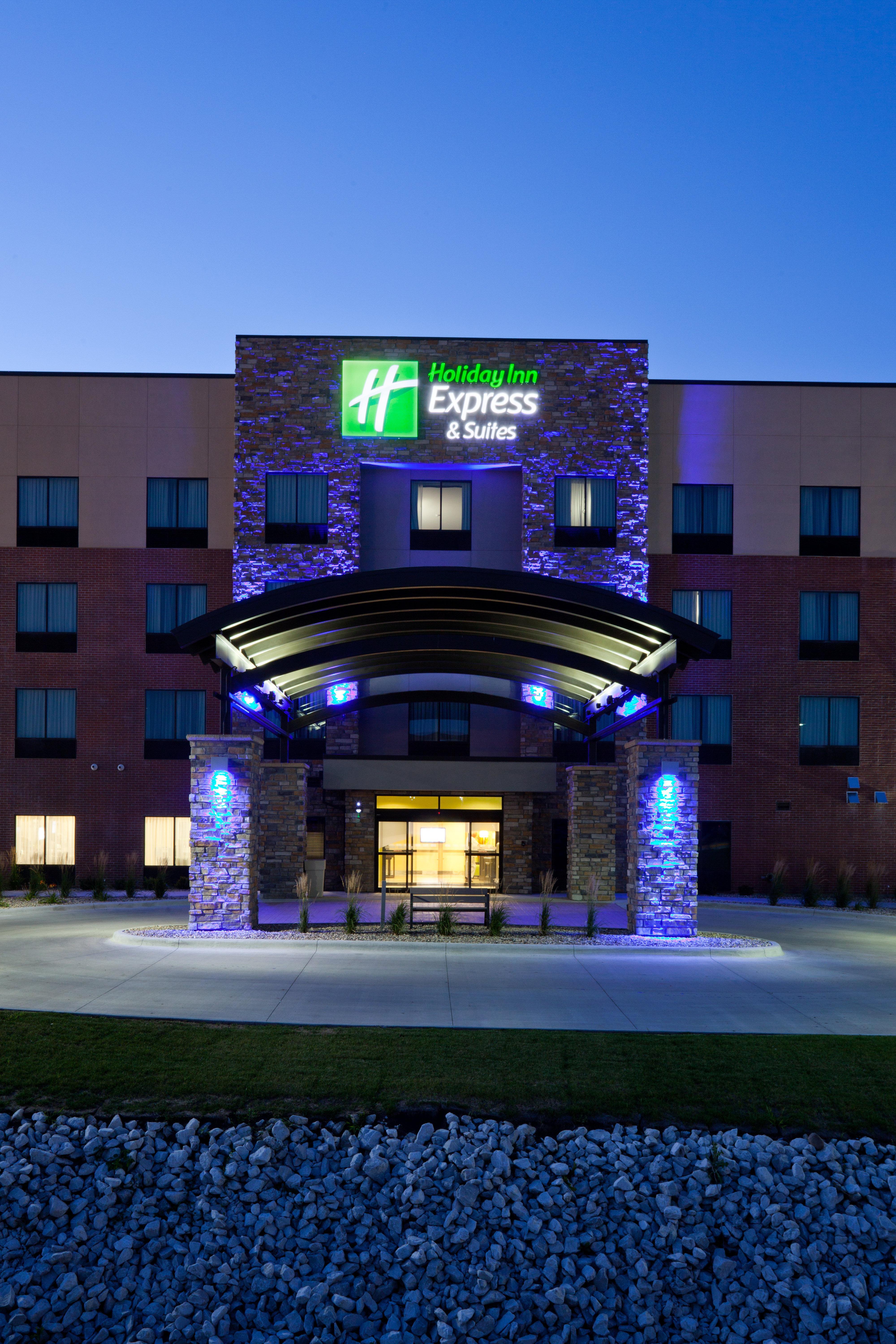 Holiday Inn Express & Suites Fort Dodge By Ihg Екстериор снимка