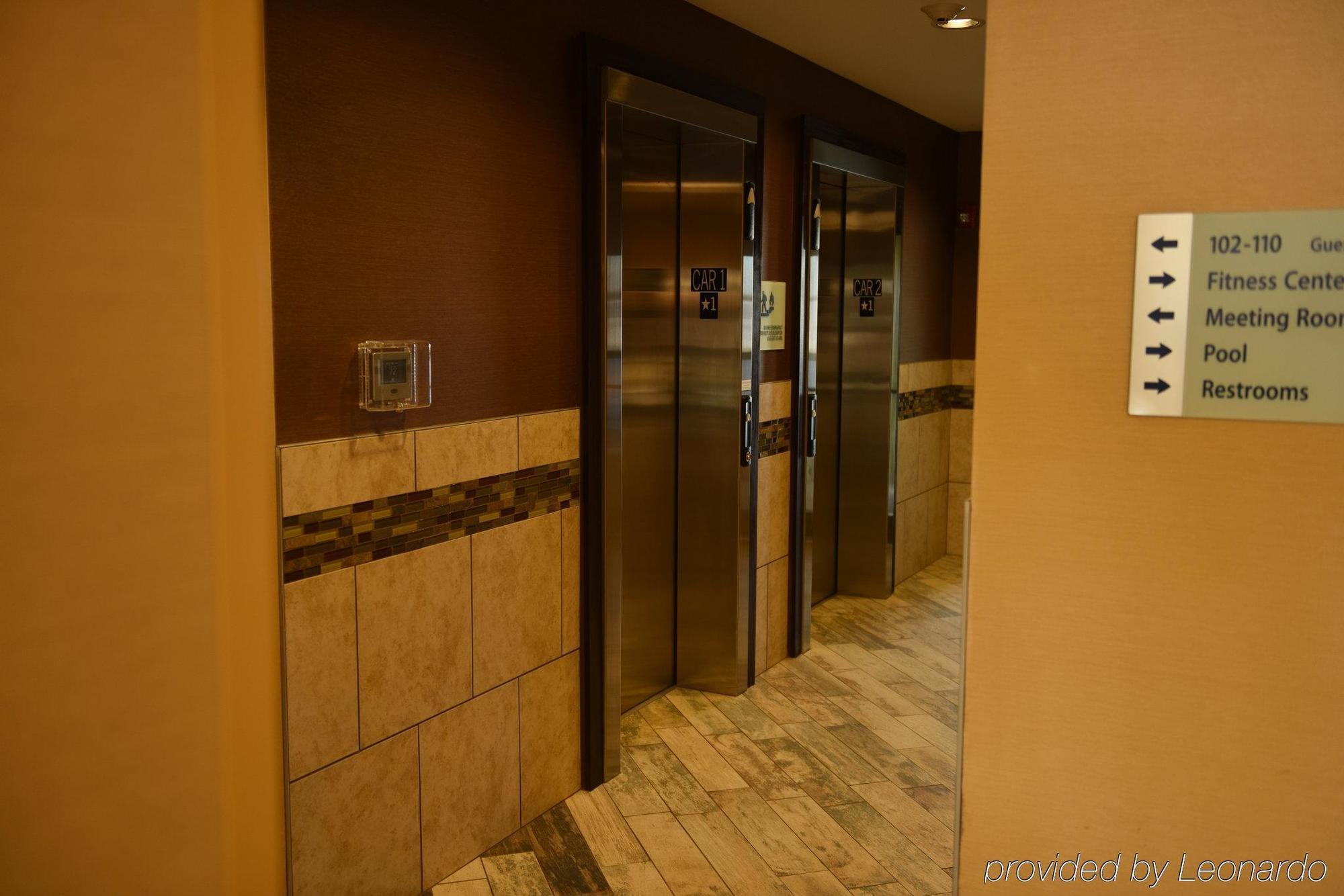 Holiday Inn Express & Suites Fort Dodge By Ihg Екстериор снимка