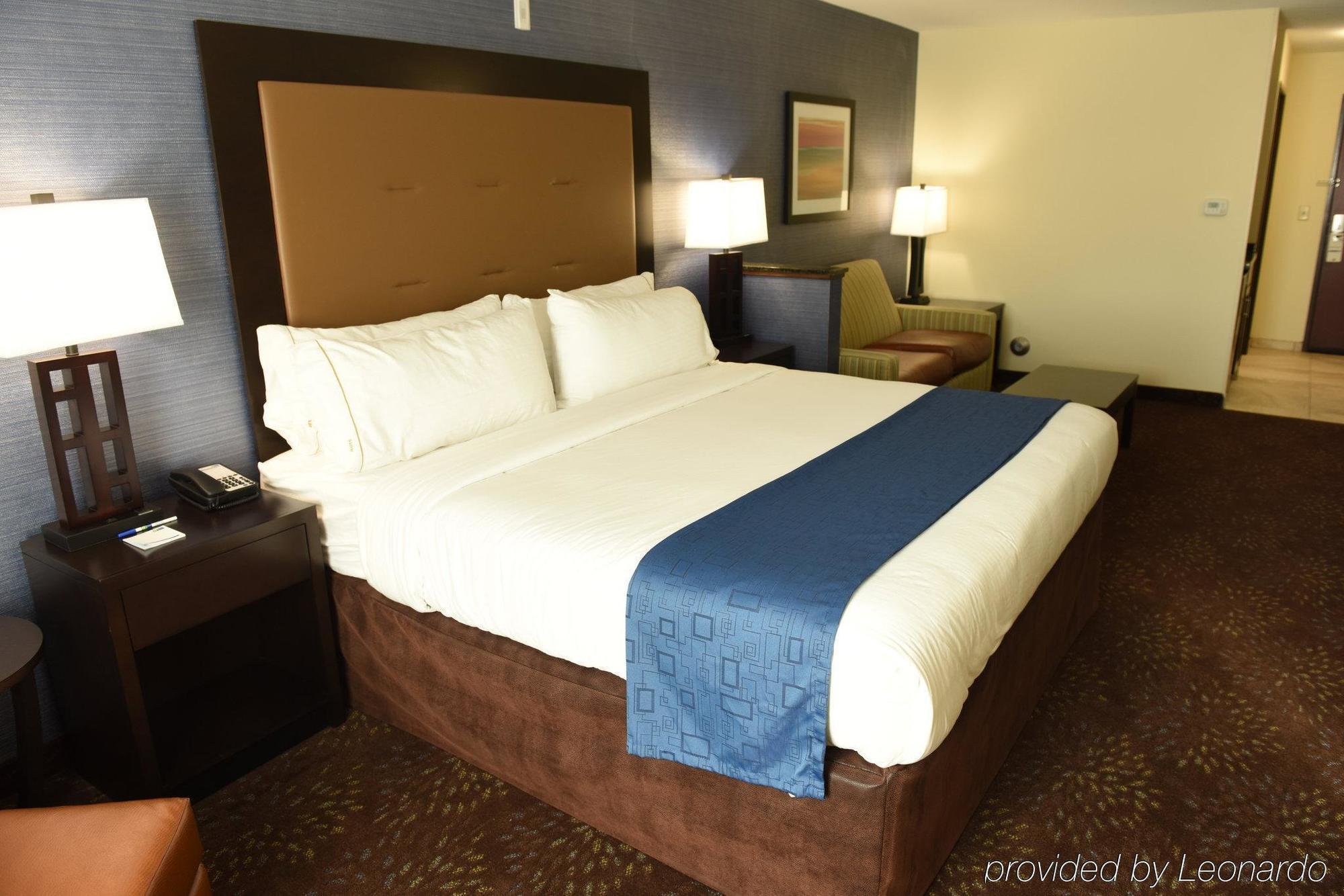 Holiday Inn Express & Suites Fort Dodge By Ihg Екстериор снимка