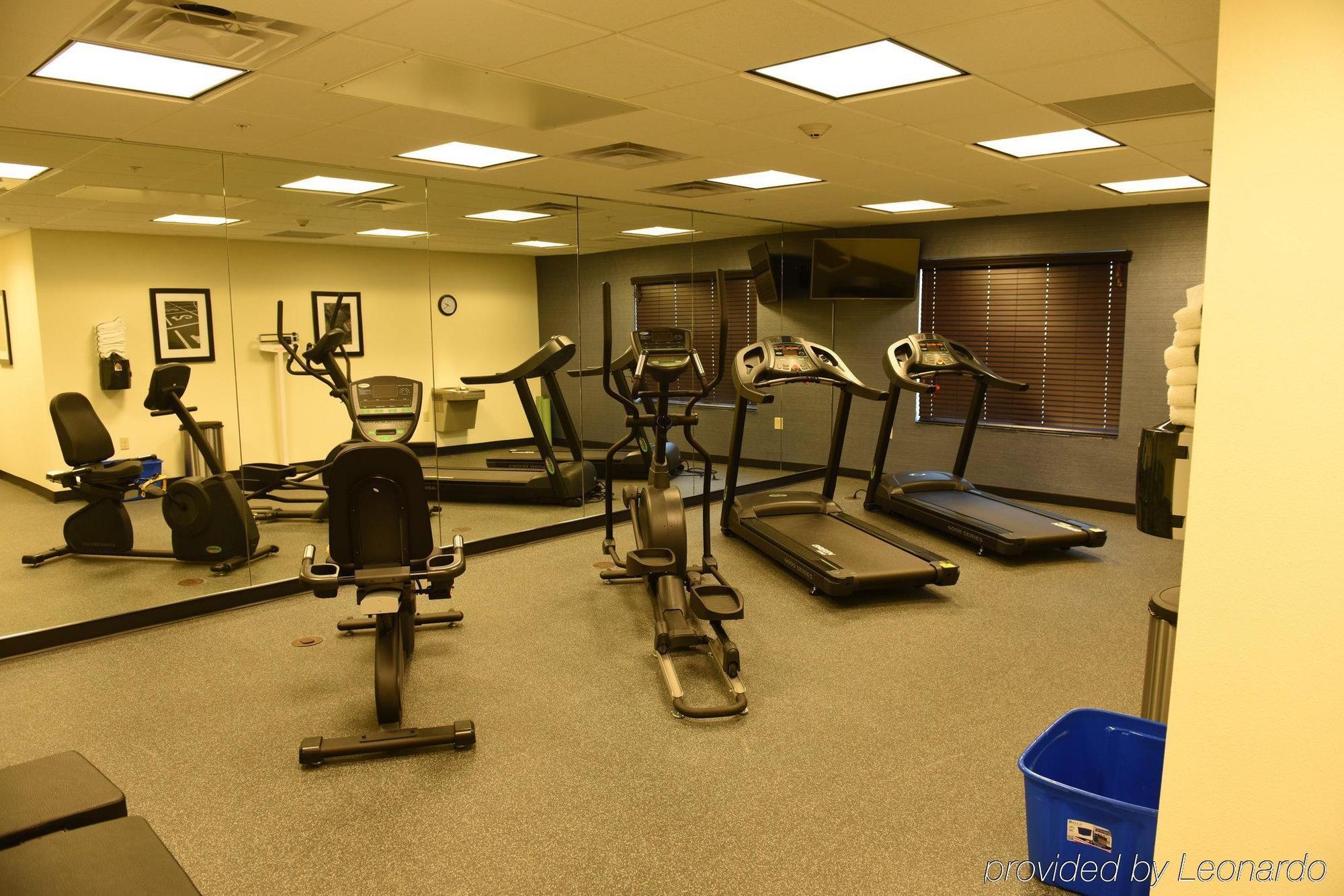 Holiday Inn Express & Suites Fort Dodge By Ihg Екстериор снимка