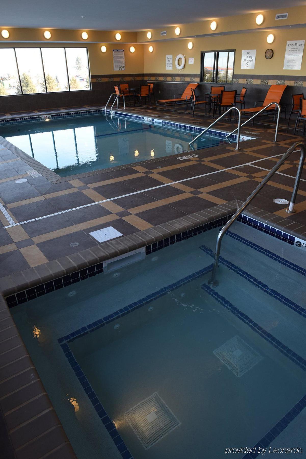 Holiday Inn Express & Suites Fort Dodge By Ihg Екстериор снимка