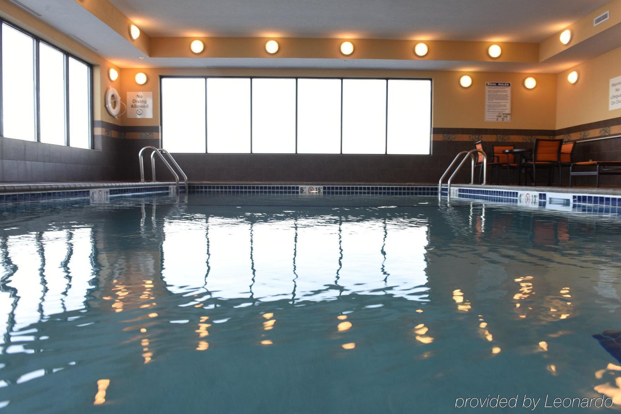Holiday Inn Express & Suites Fort Dodge By Ihg Екстериор снимка