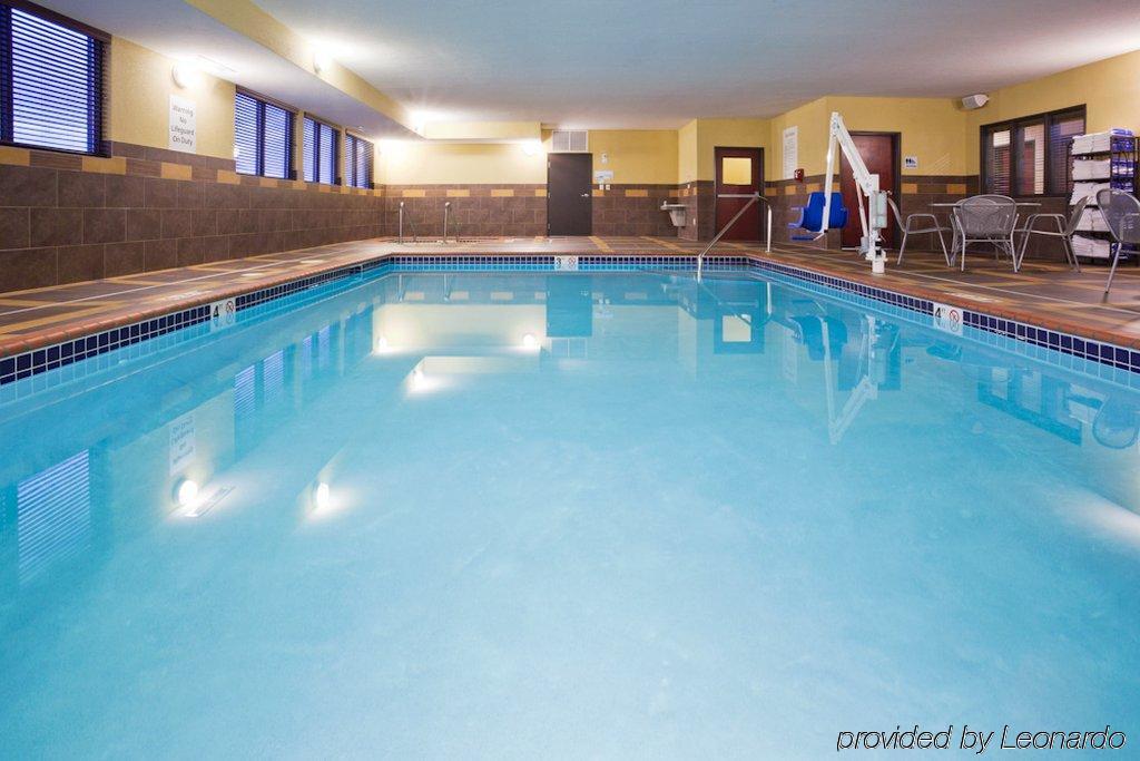 Holiday Inn Express & Suites Fort Dodge By Ihg Екстериор снимка