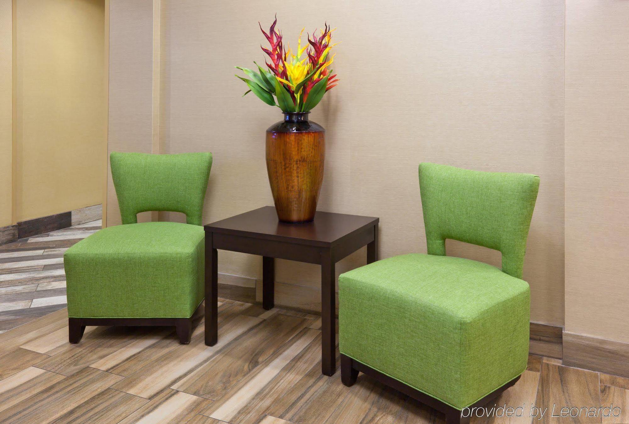Holiday Inn Express & Suites Fort Dodge By Ihg Екстериор снимка