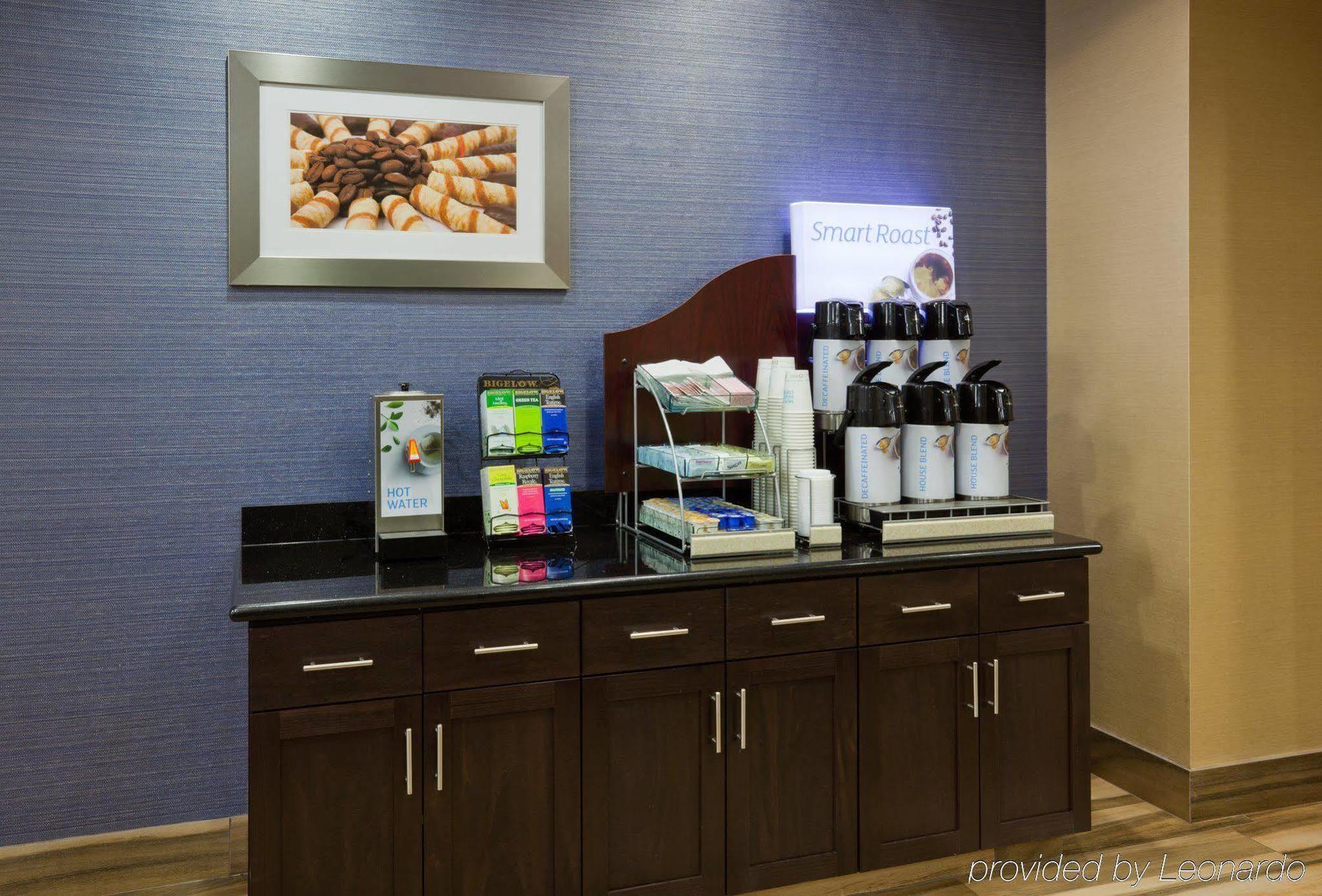 Holiday Inn Express & Suites Fort Dodge By Ihg Екстериор снимка