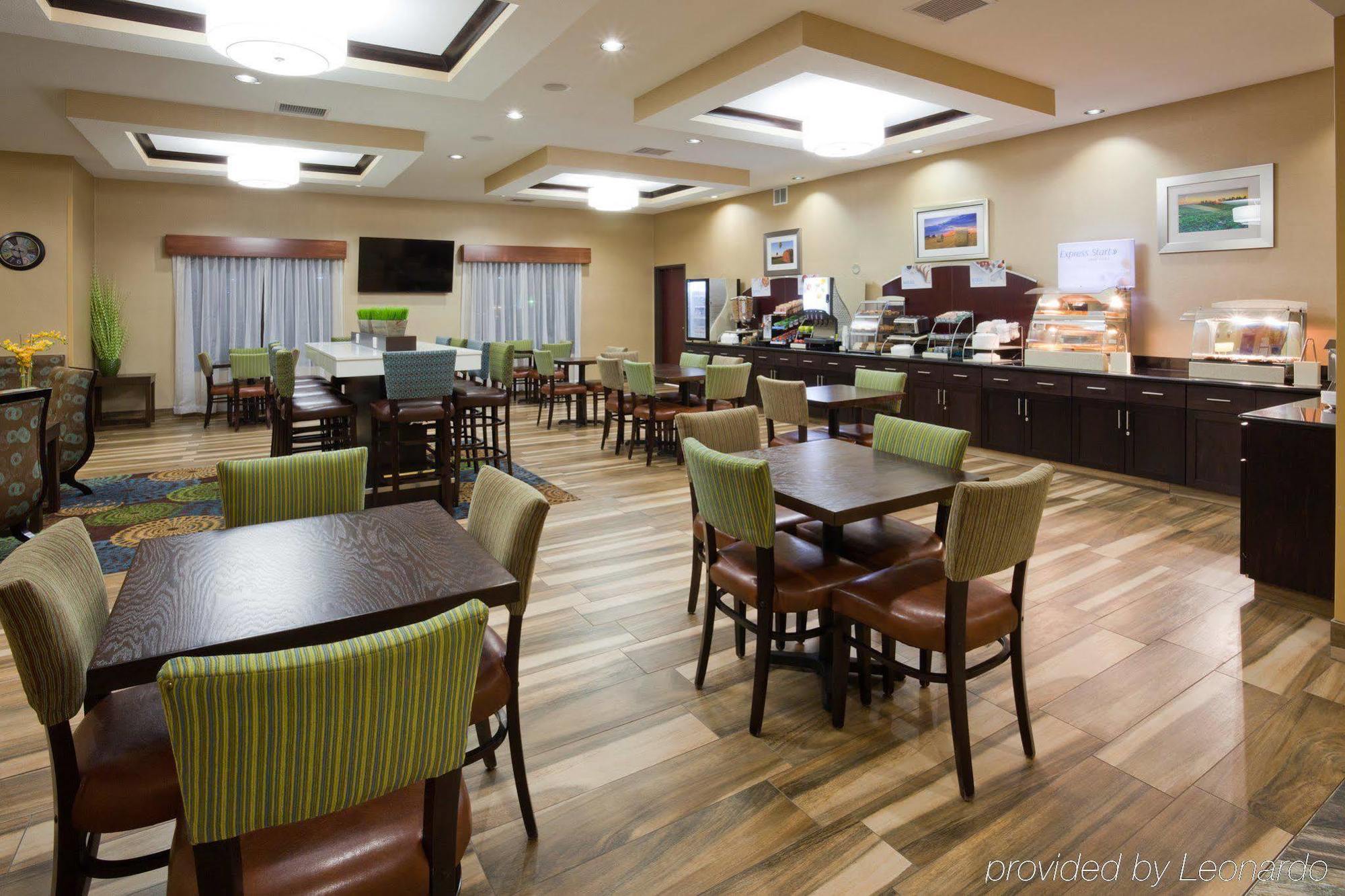 Holiday Inn Express & Suites Fort Dodge By Ihg Екстериор снимка