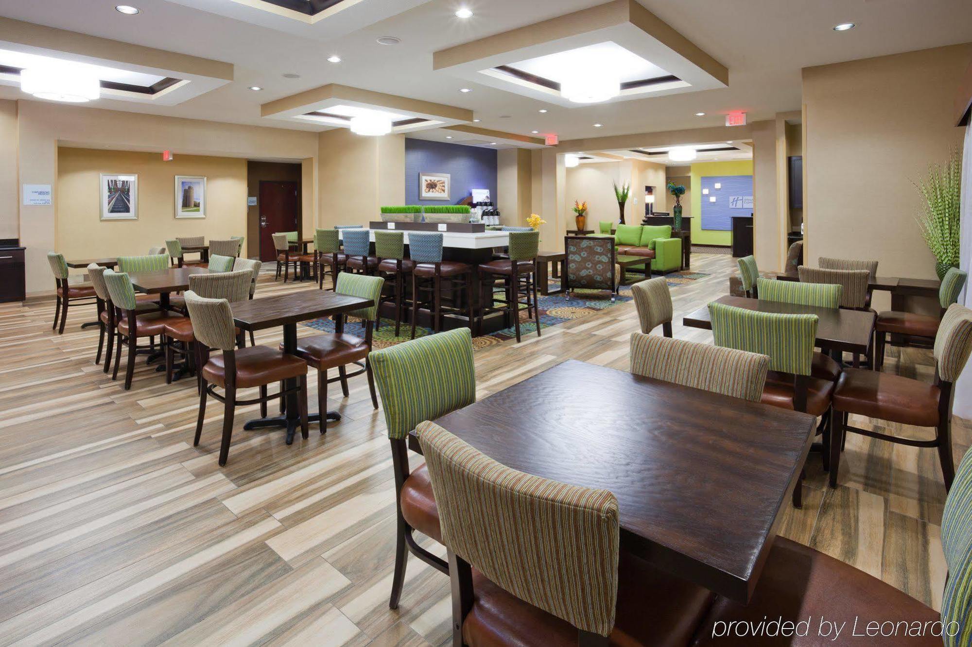 Holiday Inn Express & Suites Fort Dodge By Ihg Екстериор снимка