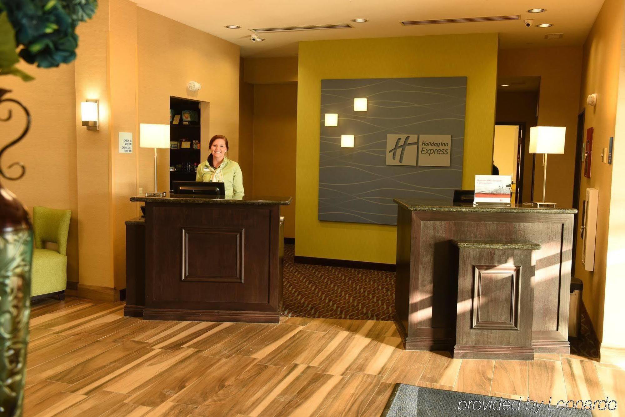 Holiday Inn Express & Suites Fort Dodge By Ihg Екстериор снимка