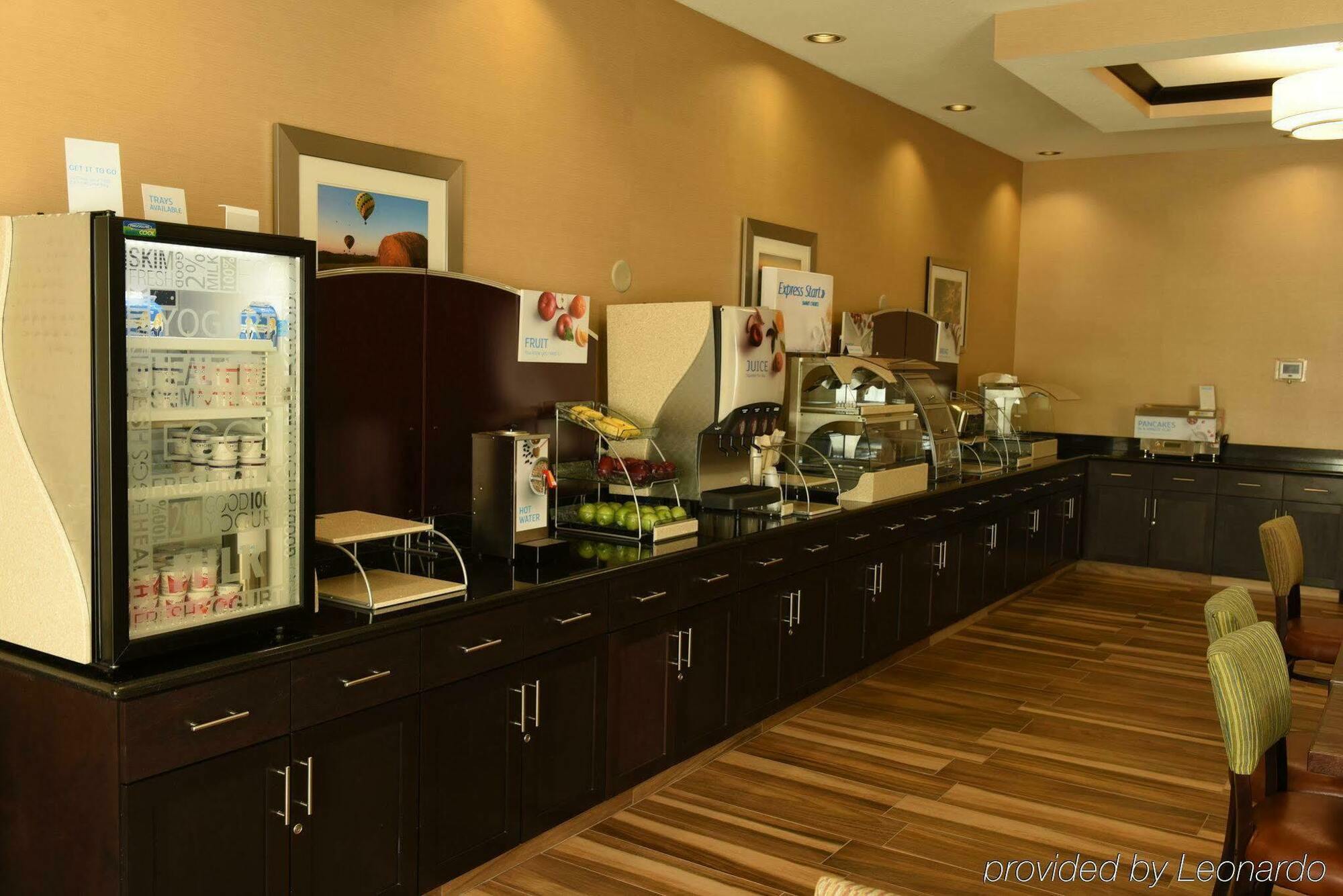 Holiday Inn Express & Suites Fort Dodge By Ihg Екстериор снимка