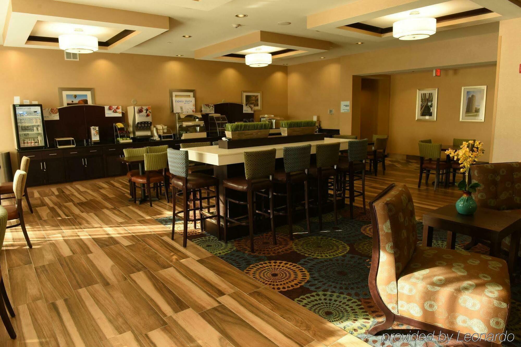 Holiday Inn Express & Suites Fort Dodge By Ihg Екстериор снимка